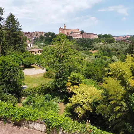 לינה וארוחת בוקר Palazzo Bruchi סיינה