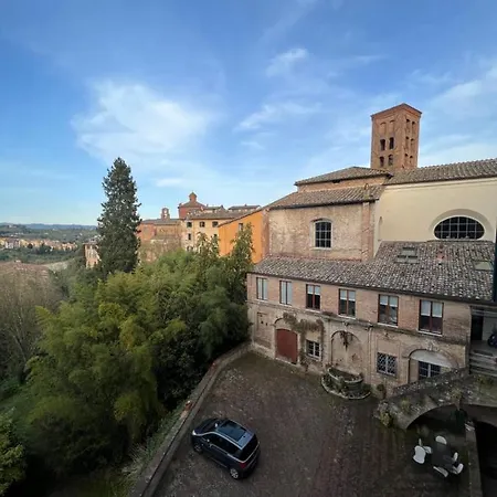 Palazzo Bruchi فندق مبيت وإفطار سيينا