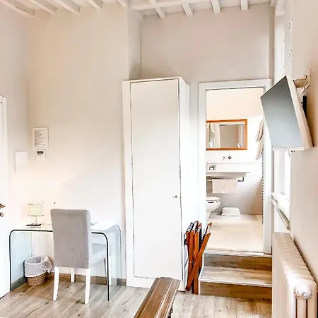 Palazzo Bruchi Bed & Breakfast